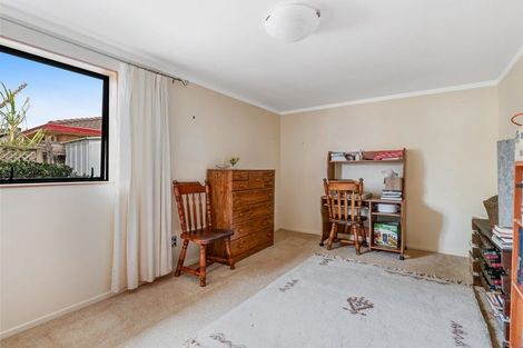 Photo of property in 5 Pengelly Place, Parakai, 0830