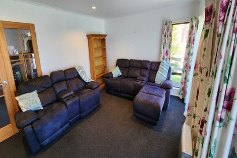 Photo of property in 8 Frank Frethey Place, Highlands Park, New Plymouth, 4312