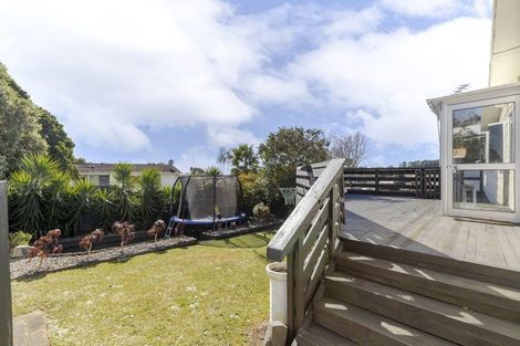 Photo of property in 35 Riversdale Drive, Merrilands, New Plymouth, 4312