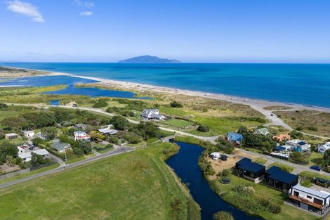 Photo of property in 44 Kapiti Lane, Otaki Beach, Otaki, 5512