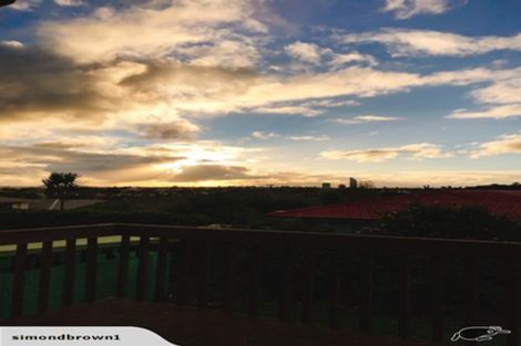 Photo of property in 2/12 Westwell Road, Belmont, Auckland, 0622