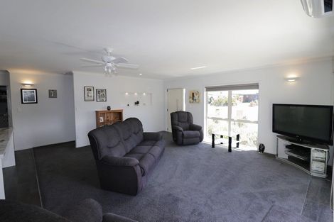 Photo of property in 8 Oxnam Place, Foxton Beach, Foxton, 4815