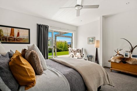 Photo of property in 14 Sunrise Bay Drive, Wanaka, 9305