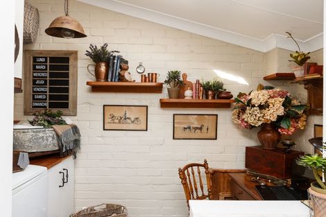 Photo of property in 10 Milverton Avenue, Hokowhitu, Palmerston North, 4410