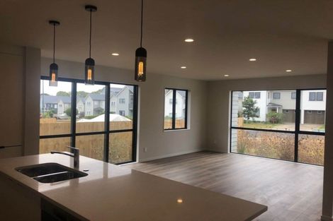 Photo of property in 112 Parkview Drive, Gulf Harbour, Whangaparaoa, 0930