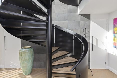 Photo of property in 15 Omeo Crescent, Redcliffs, Christchurch, 8081