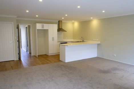 Photo of property in 2/19 Collins Avenue, Tawa, Wellington, 5028