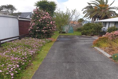Photo of property in 7b Edgewater Parade, Waiuku, 2123