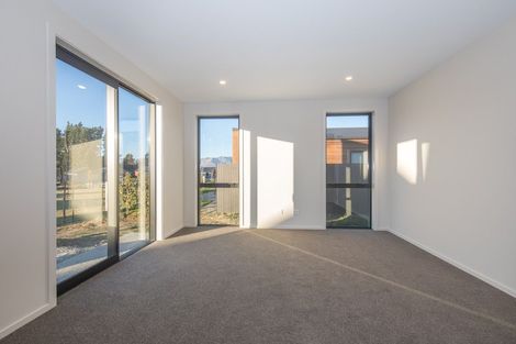 Photo of property in 5 Mount Creighton Crescent, Wanaka, 9305