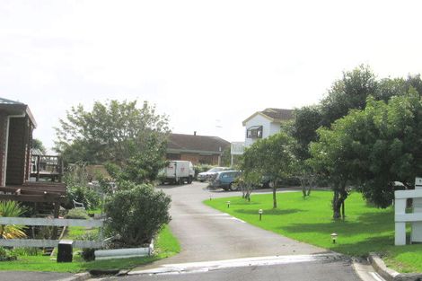 Photo of property in 9 Royalty Rise, Red Beach, 0932