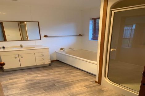 Photo of property in 350e Great South Road, Opaheke, Papakura, 2113