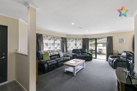 Photo of property in 21 Aragon Grove, Kingsley Heights, Upper Hutt, 5018