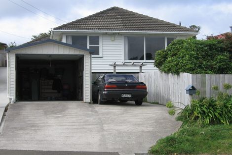 Photo of property in 6 Warrington Grove, Newlands, Wellington, 6037