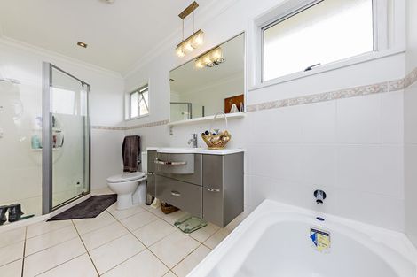 Photo of property in 12 Sunnypark Avenue, Rosehill, Papakura, 2113