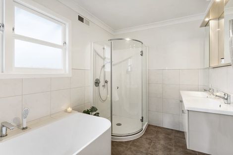 Photo of property in 1/37 Roberts Road, Glenfield, Auckland, 0629