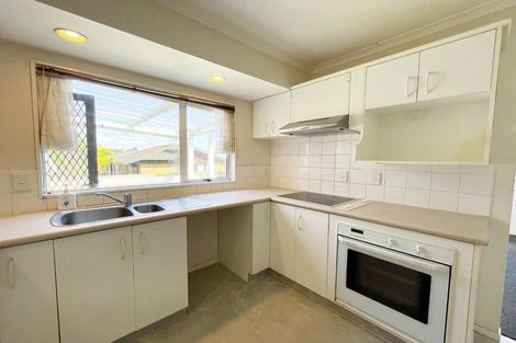 Photo of property in 33 Palmcrest Grove, Highland Park, Auckland, 2010