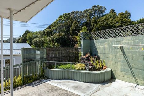 Photo of property in 29 Awanui Street, Merrilands, New Plymouth, 4312
