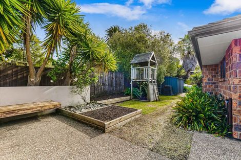 Photo of property in 10 Grassfield Place, Waimauku, 0812