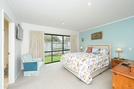 Photo of property in 4 Mckenzie Court, Terrace End, Palmerston North, 4410