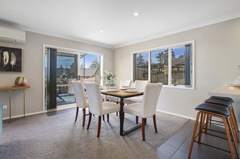 Photo of property in 543 Scenic Drive, Waiatarua, Auckland, 0612