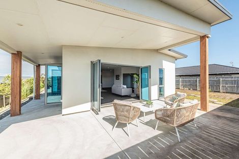 Photo of property in 14 Magnolia Crescent, Tawhero, Whanganui, 4501