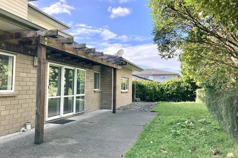 Photo of property in 16 Midhurst Avenue, Henderson, Auckland, 0612