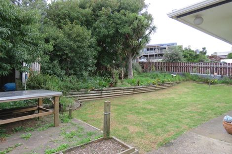 Photo of property in 16 Stratford Drive, Cable Bay, 0420