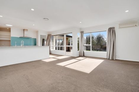 Photo of property in 10 Admiral Crescent, Flagstaff, Hamilton, 3210