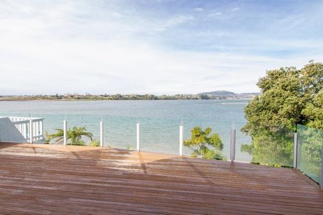 Photo of property in 230c Devonport Road, Tauranga, 3110