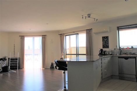 Photo of property in 39 Black Teal Close, Unsworth Heights, Auckland, 0632