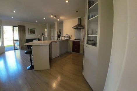 Photo of property in 5 Waimanu Bay Drive, Te Atatu Peninsula, Auckland, 0610