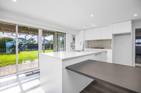 Photo of property in 74 Queen Street, Northcote Point, Auckland, 0627