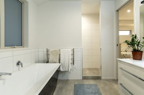 Photo of property in 76 Edgecumbe Road, Tauranga, 3110