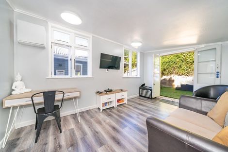 Photo of property in 114 Pinehaven Road, Pinehaven, Upper Hutt, 5019