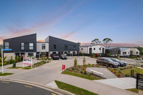 Photo of property in 3/5 Parapara Place, Albany, Auckland, 0632