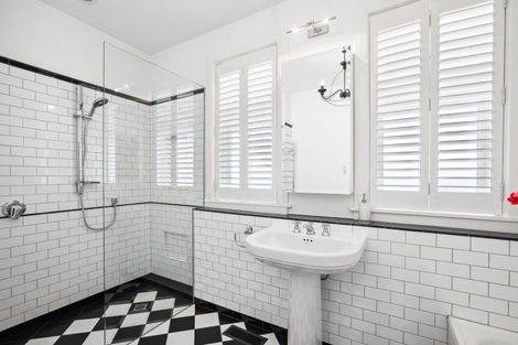 Photo of property in 11a Stowe Hill, Thorndon, Wellington, 6011