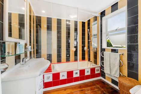 Photo of property in 42 Rawene Road, Birkenhead, Auckland, 0626