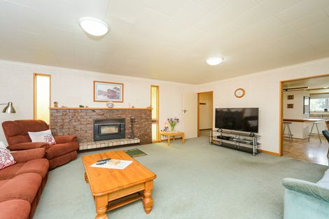 Photo of property in 10 Forbes Place, Kelvin Grove, Palmerston North, 4414