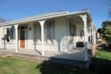 Photo of property in 374 Carrington Street, Upper Vogeltown, New Plymouth, 4310
