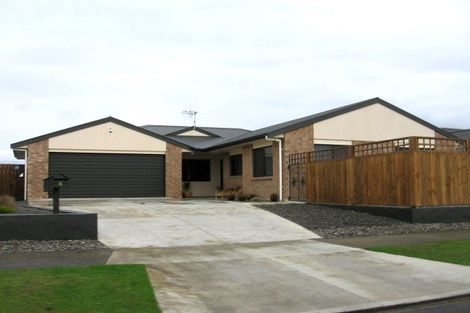 Photo of property in 6 Fernlea Avenue, Kelvin Grove, Palmerston North, 4414
