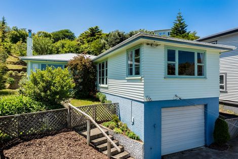 Photo of property in 15 Mana View Road, Paremata, Porirua, 5026