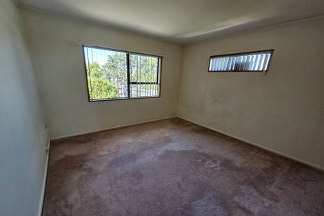 Photo of property in 1/979 Beach Road, Torbay, Auckland, 0630