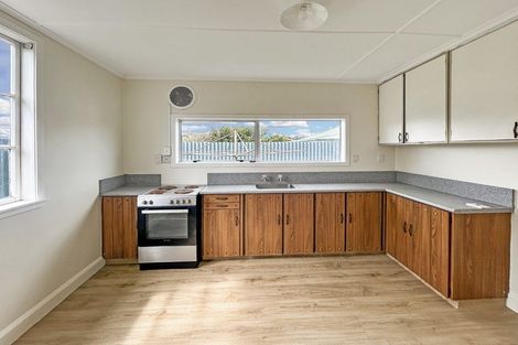 Photo of property in 5 Arawa Place, Castlecliff, Whanganui, 4501