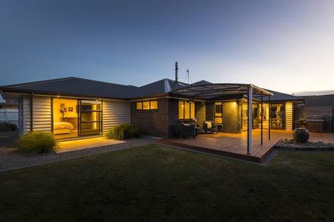 Photo of property in 25 Trump Place, Kelvin Grove, Palmerston North, 4414