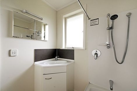 Photo of property in 8 Geordie Street, Henderson, Auckland, 0612