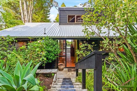 Photo of property in 16 Clinton Road, Tawharanui Peninsula, Matakana, 0986