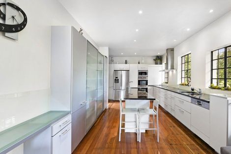 Photo of property in 305 Fergusson Drive, Heretaunga, Upper Hutt, 5018