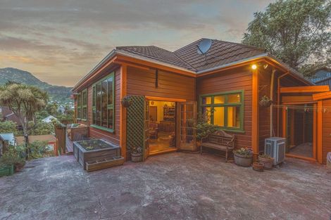 Photo of property in 13 Hawkhurst Road, Lyttelton, 8082