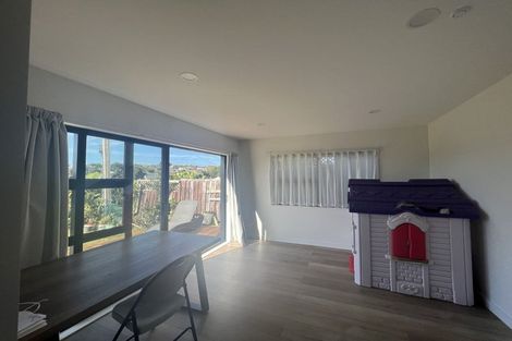 Photo of property in 25 Kiteroa Terrace, Rothesay Bay, Auckland, 0630