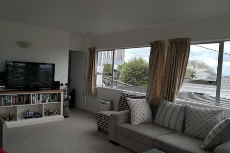Photo of property in 1/527 Beach Road, Murrays Bay, Auckland, 0630